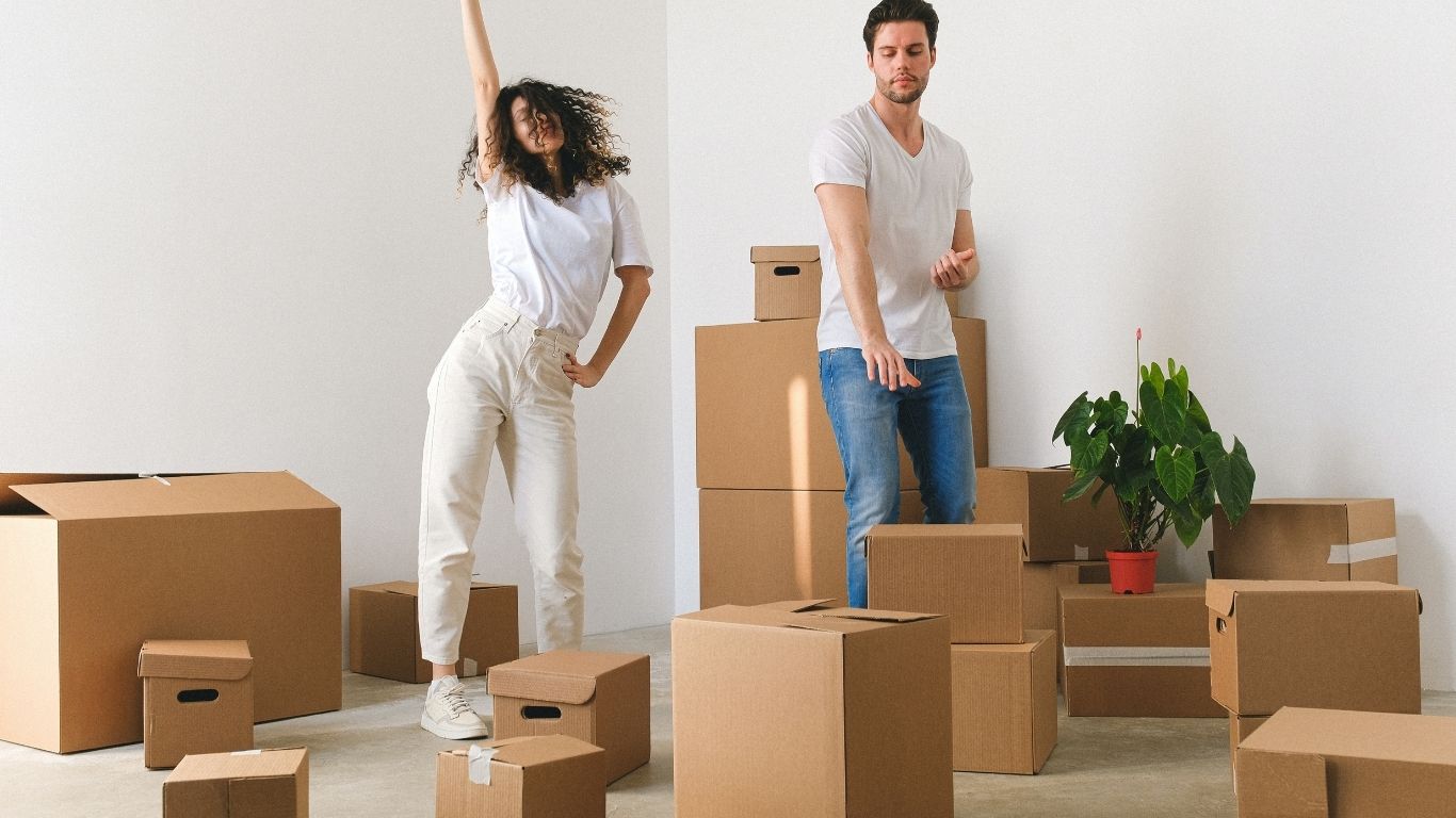  The Benefits of Hiring Professional Movers for Your Apartment Move in Los Angeles