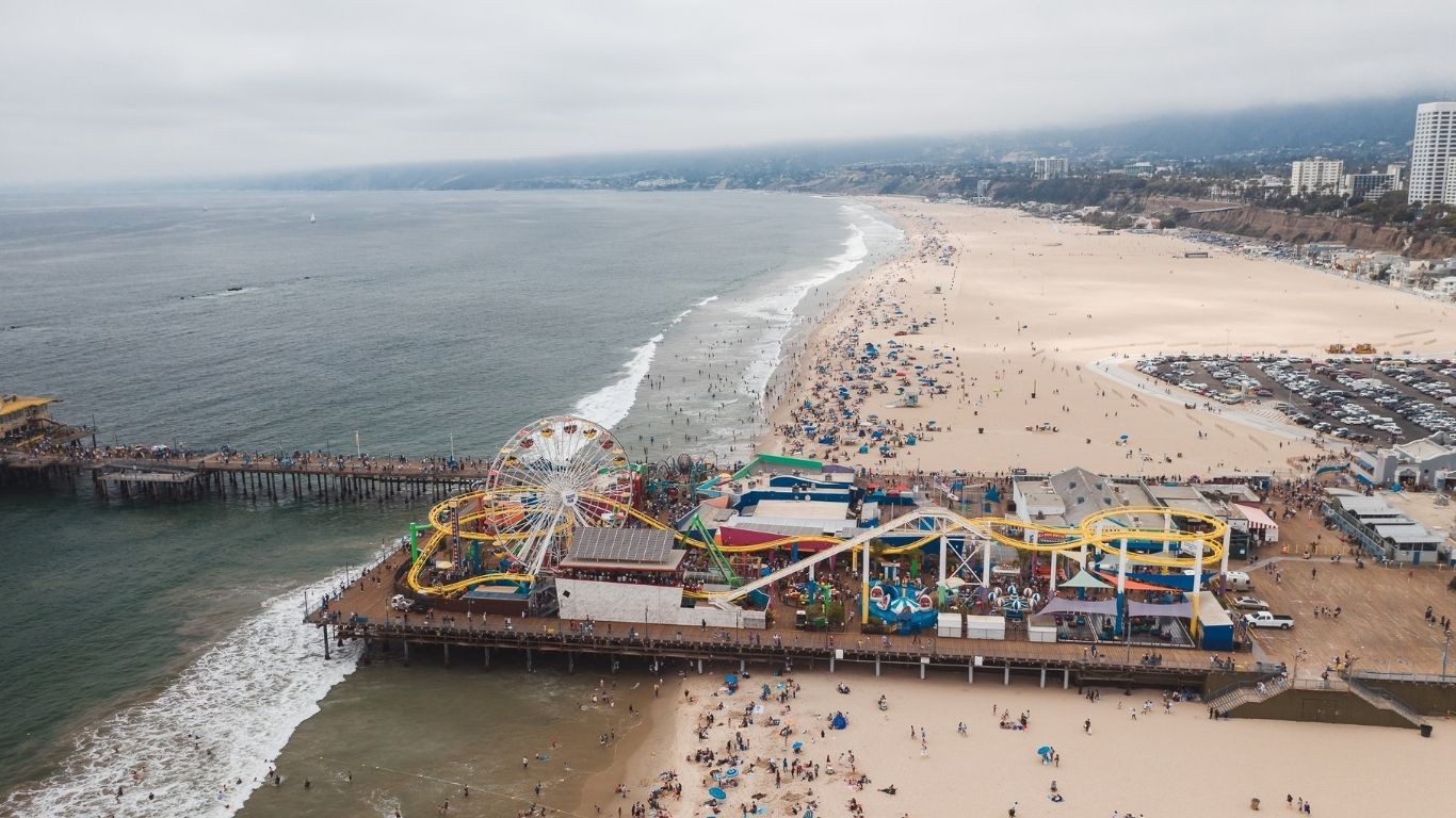  Surviving the Chaos: Tips for Moving in Los Angeles