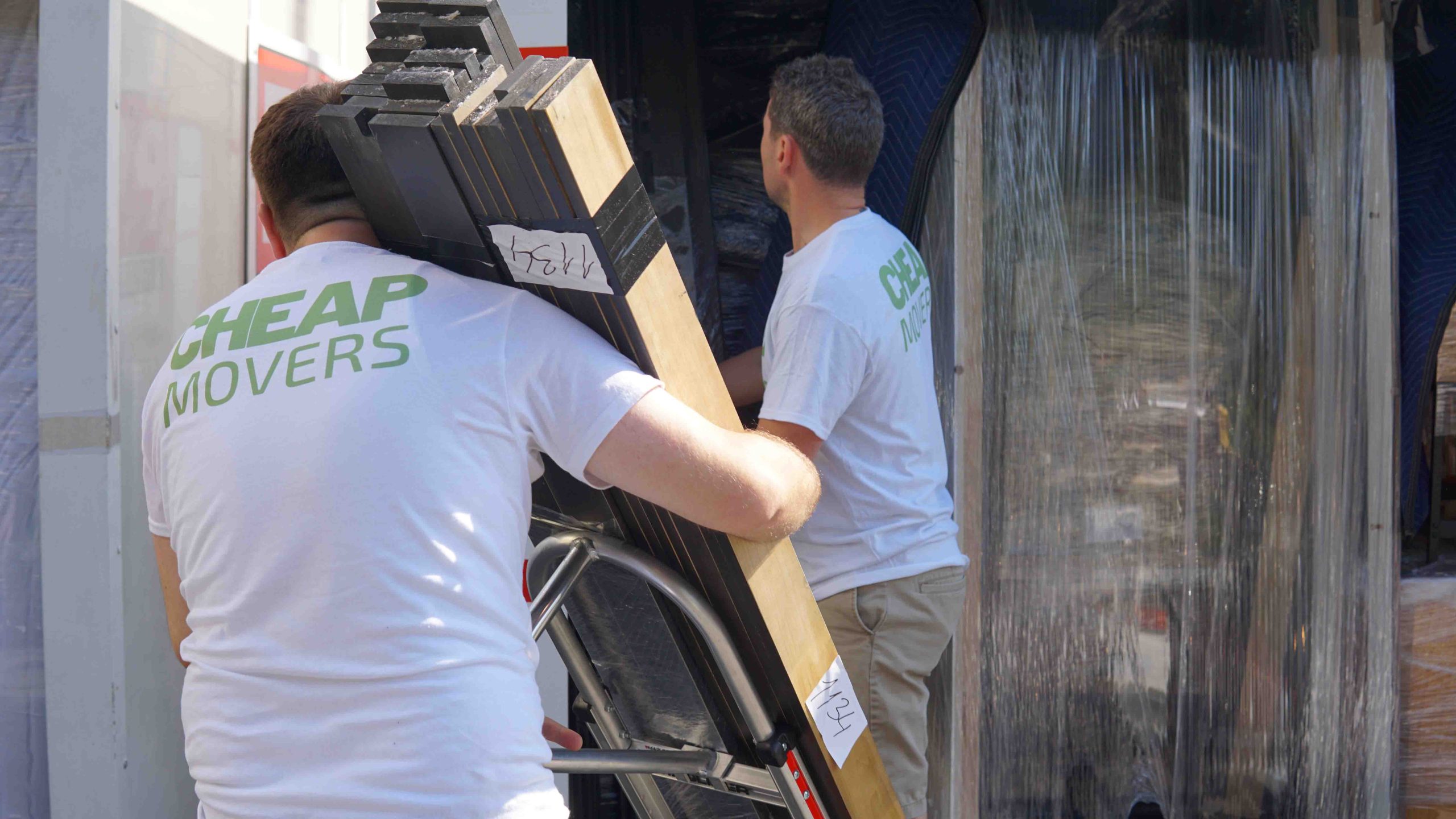  Navigating Moving Costs: Understanding the Investment in Professional Moving Services